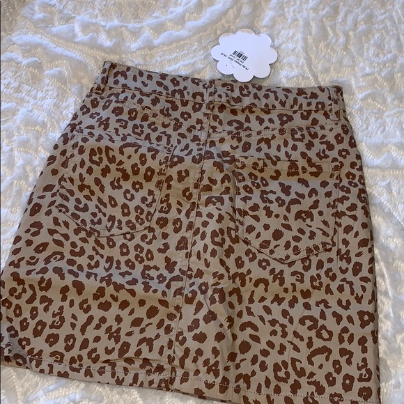 Flash sale* Leopard skirt - Picture 3 of 4